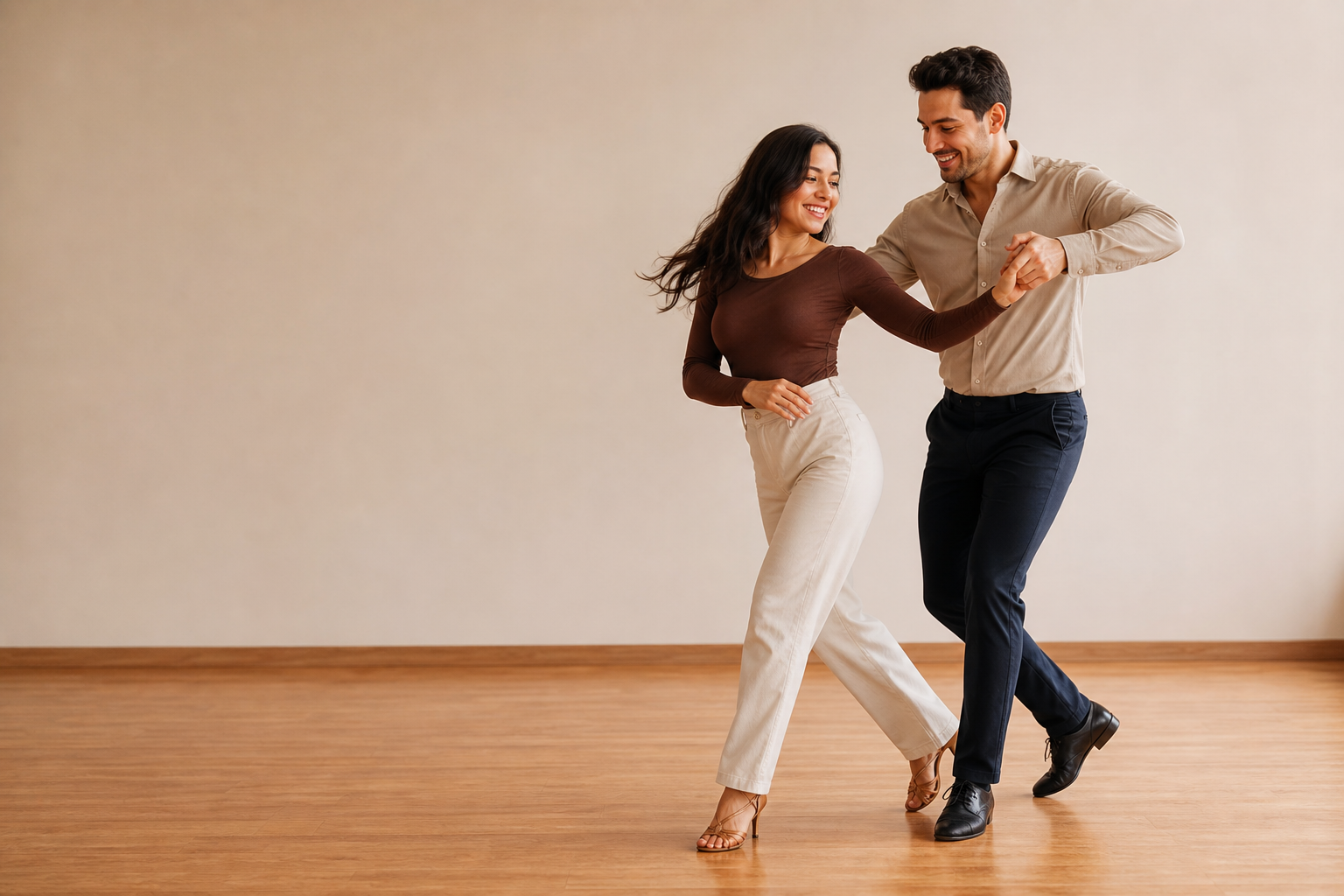 Clases de baile latino en Almería — salsa, bachata y kizomba Clases de baile latino en Almería — salsa, bachata y kizomba