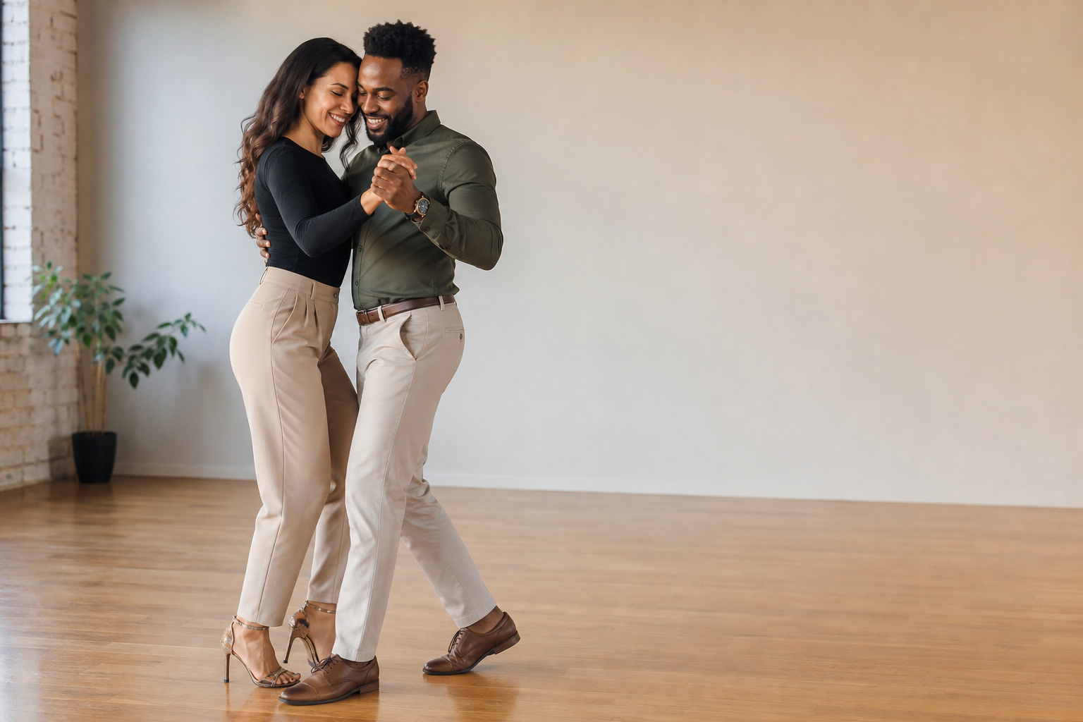 Clases de baile latino en Almería — salsa, bachata y kizomba
