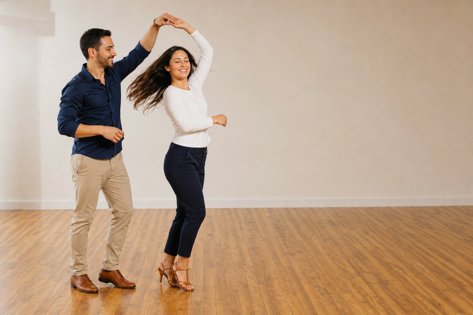 Clases de baile latino en Almería — salsa, bachata y kizomba
